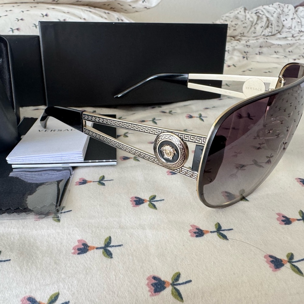 Full Packaging VERSACE Pilot Sunglasses 41mm - Picture 8 of 9